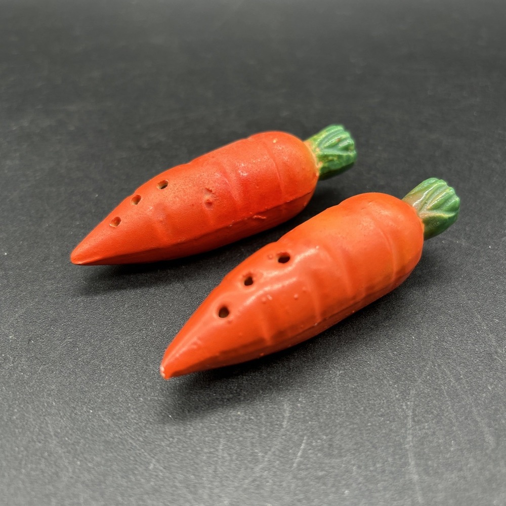 Vintage Carrot Salt Pepper Shakers Japan Kitschy Ceramic Hand Painted Orange 3"